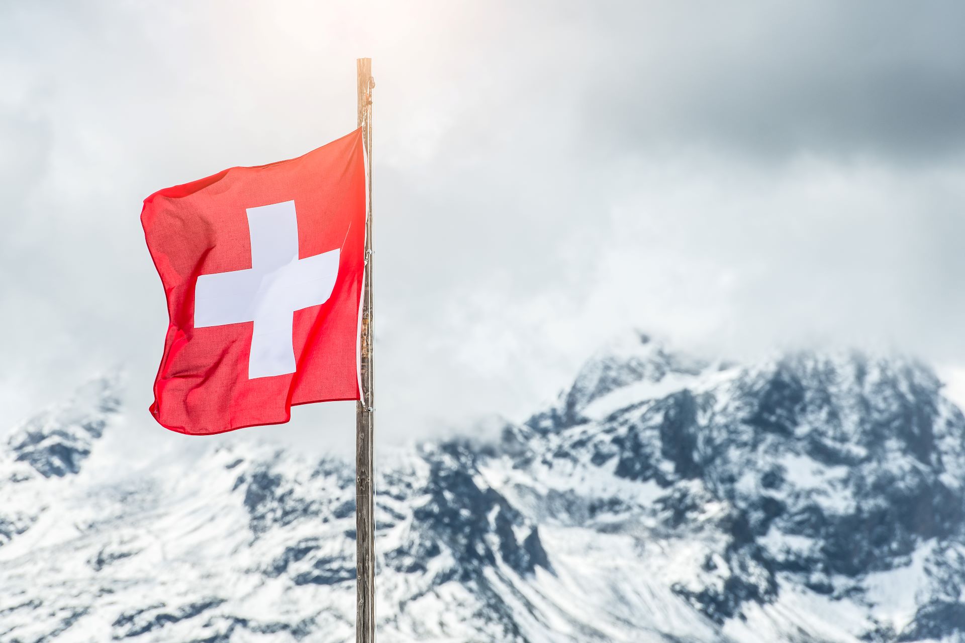swiss-flag-in-the-alps